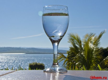 бокал воды