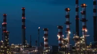 Нефть дорожает почти на 2 процента