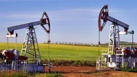 Нефть дешевеет четвертый день подряд